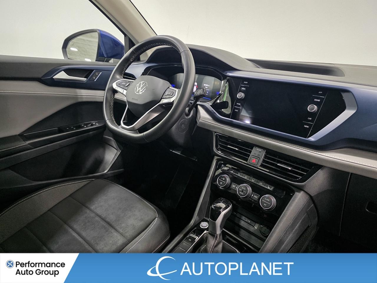 2024 Volkswagen Taos Comfortline, Pano Roof, Back Up Cam, Bluetooth! Photo