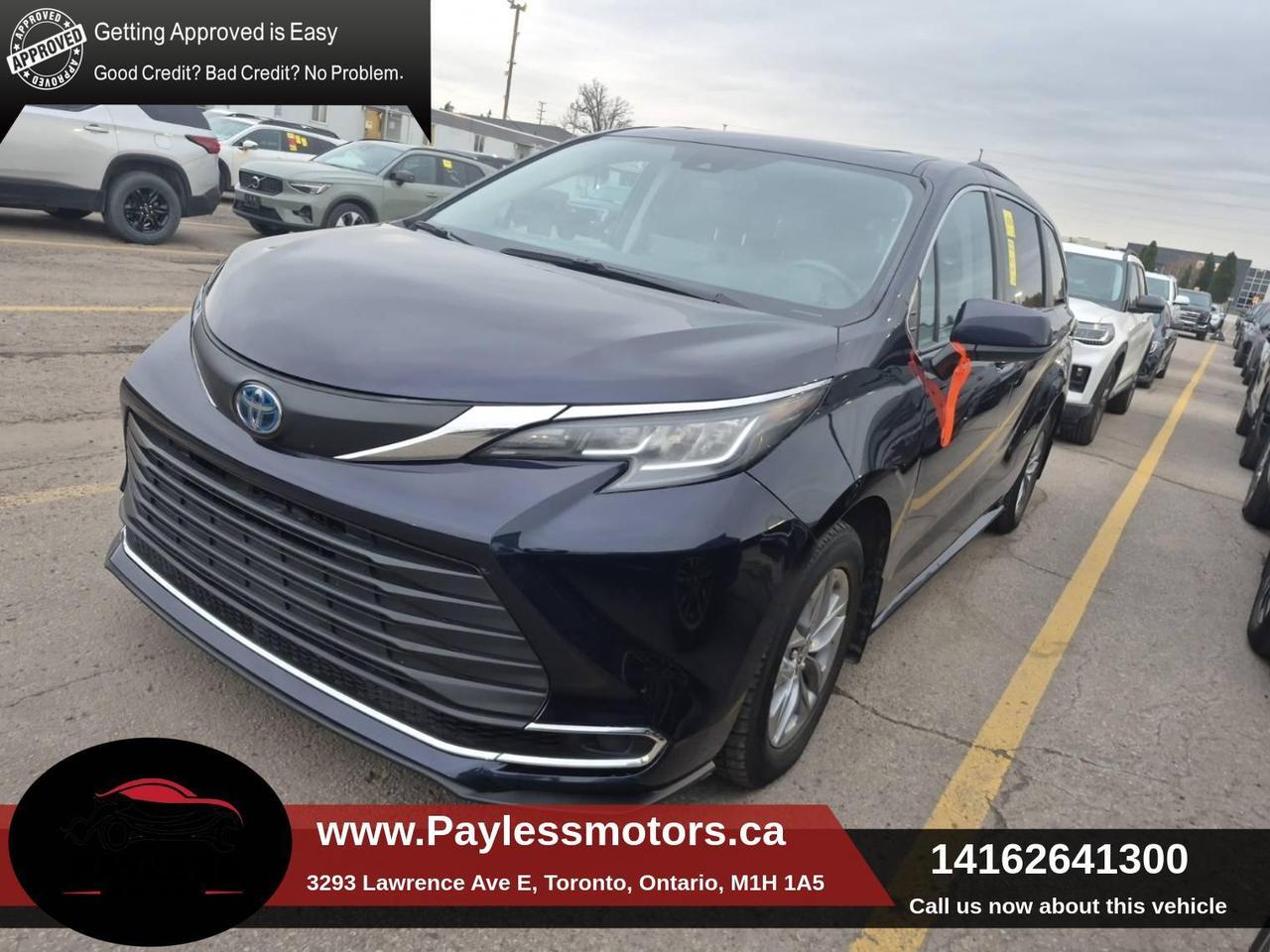 2022 Toyota Sienna XLE LEATHER SUNROOF .  8-Passenger FWD Photo
