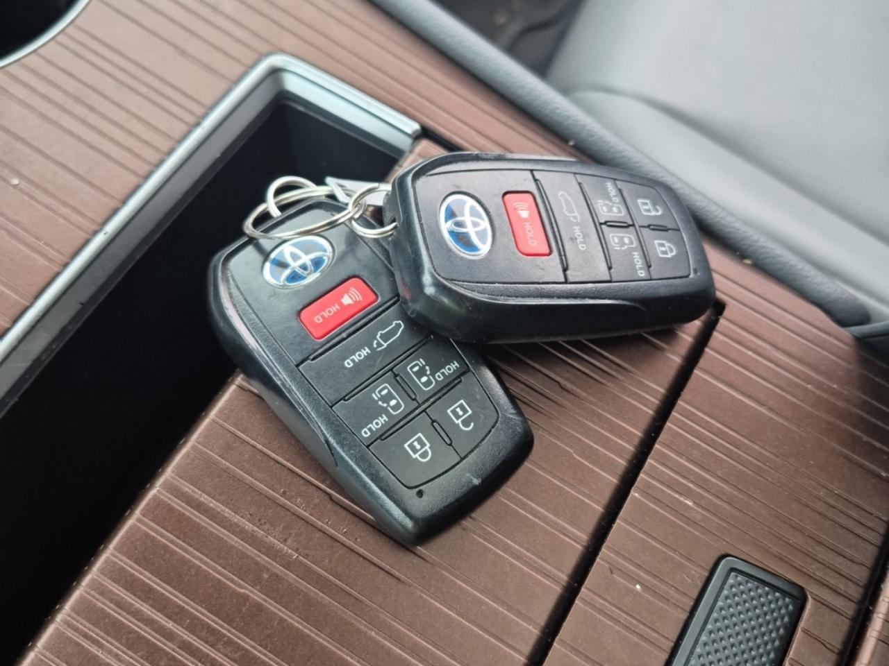 2022 Toyota Sienna LE 8-Passenger FWD Photo