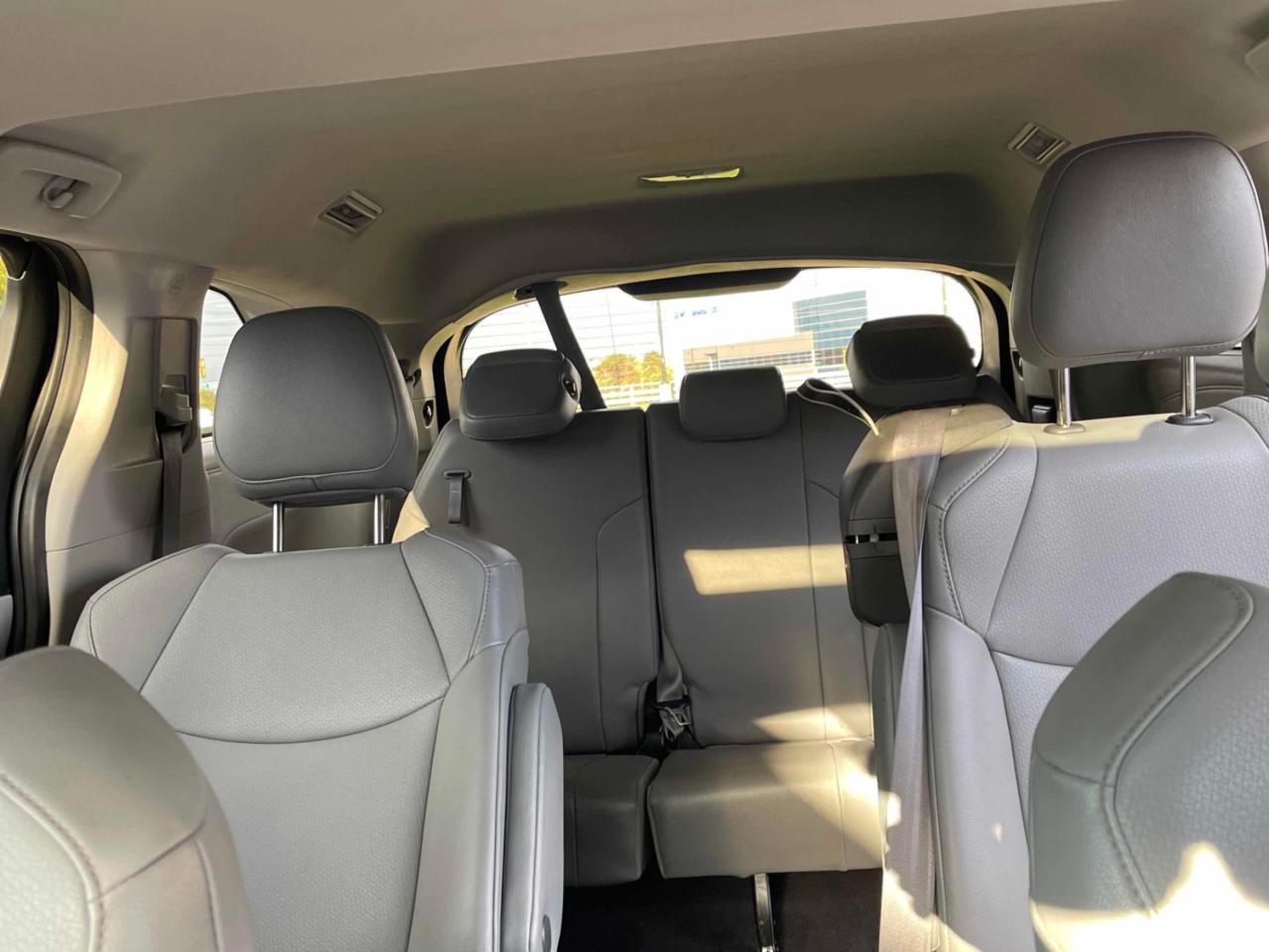 2022 Toyota Sienna LE 8-Passenger FWD Photo