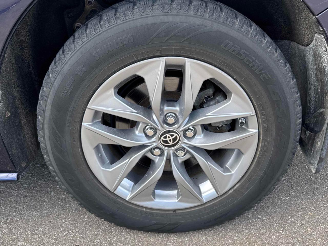 2022 Toyota Sienna LE 8-Passenger FWD Photo