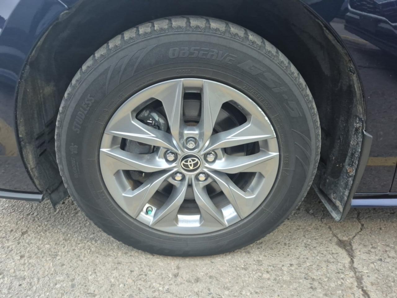 2022 Toyota Sienna LE 8-Passenger FWD Photo