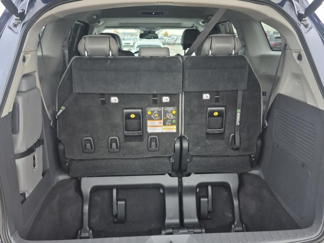2022 Toyota Sienna XLE LEATHER SUNROOF .  8-Passenger FWD Photo