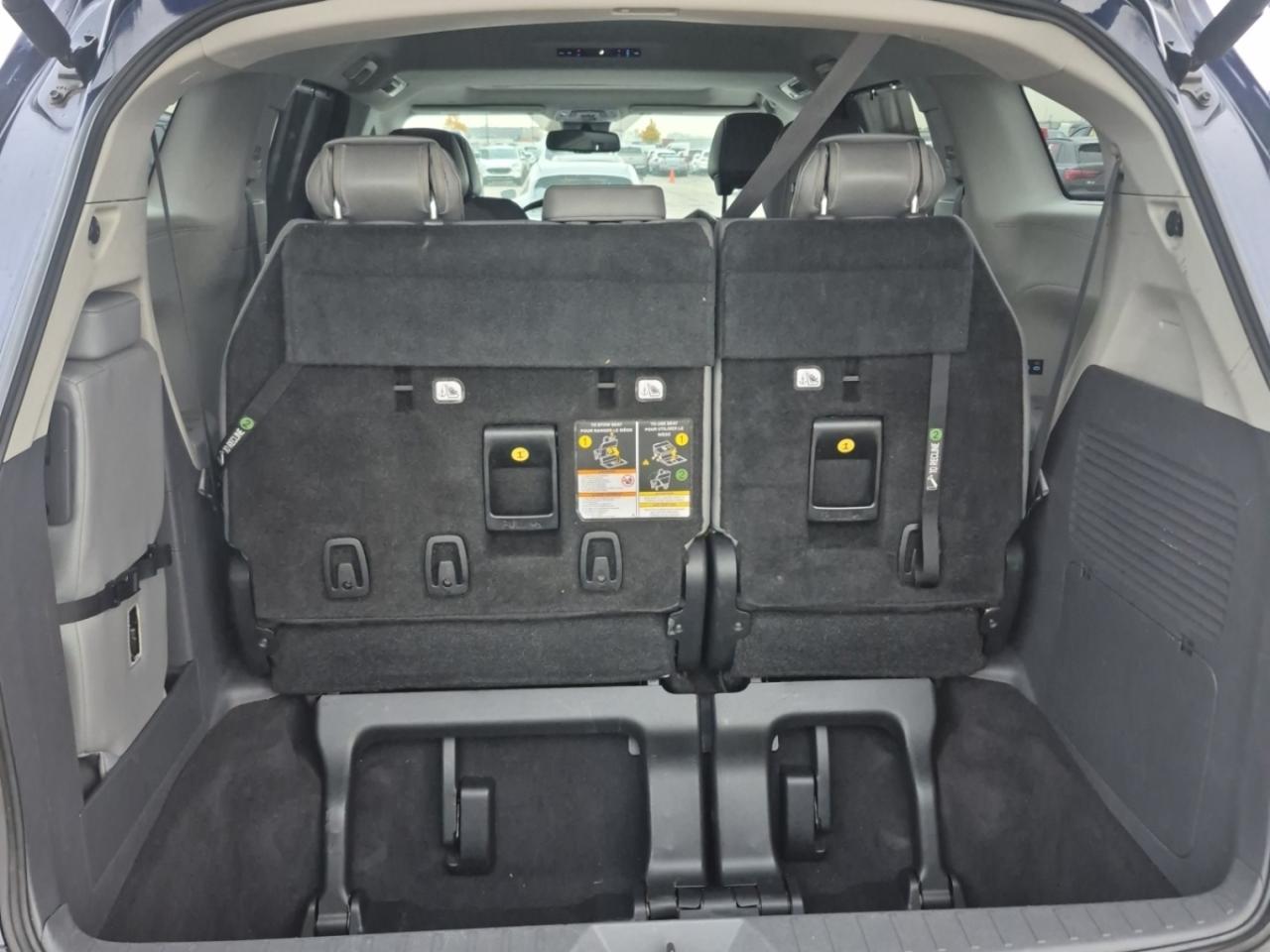 2022 Toyota Sienna LE 8-Passenger FWD Photo