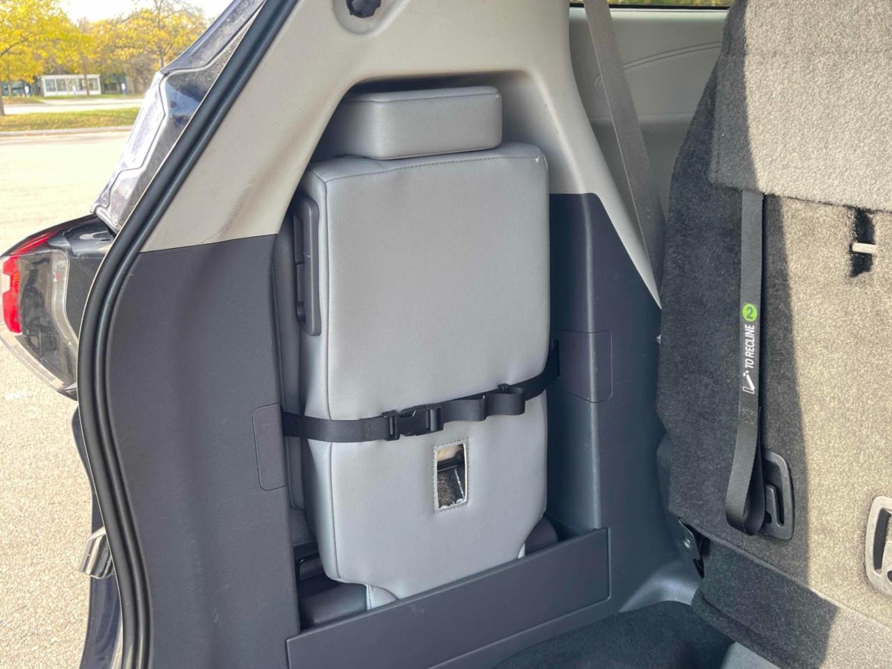 2022 Toyota Sienna LE 8-Passenger FWD Photo