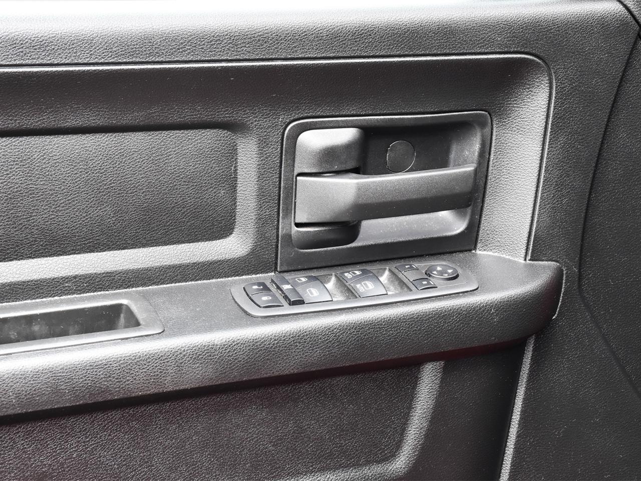 2022 RAM 1500 Classic EXPRESS Photo