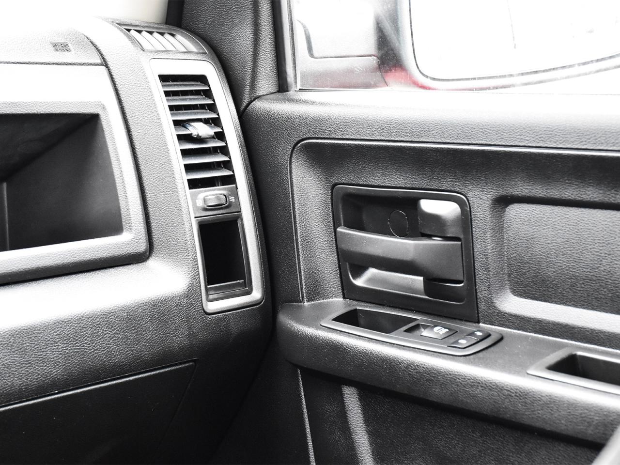 2022 RAM 1500 Classic EXPRESS Photo