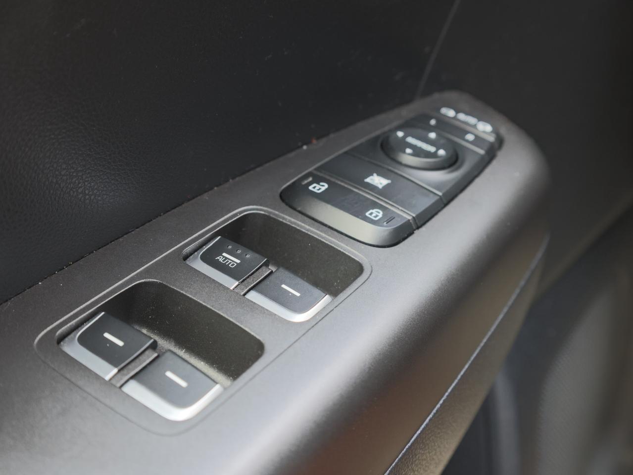 2022 Kia Sportage EX S AWD   Pano Roof   Push Start   Htd Steering Photo