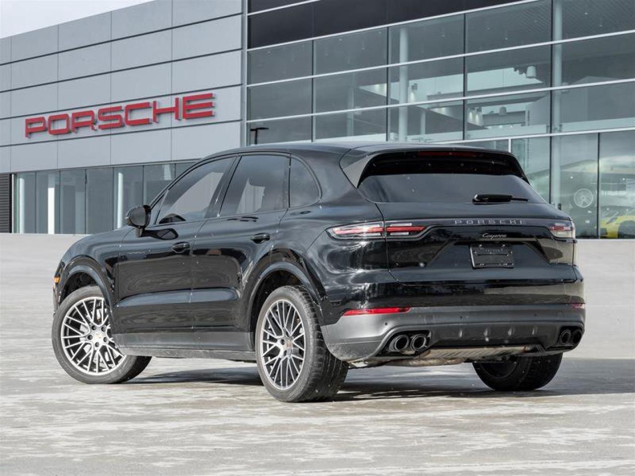 2023 Porsche Cayenne Platinum Edition AWD Assistance Pkg Premium Pkg Pl Photo3