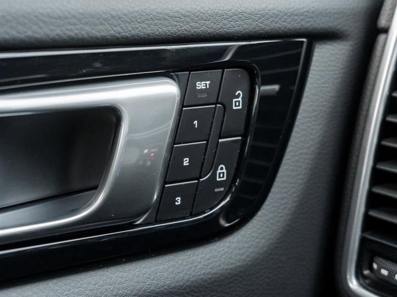 2023 Porsche Cayenne Platinum Edition AWD Assistance Pkg Premium Pkg Pl Photo