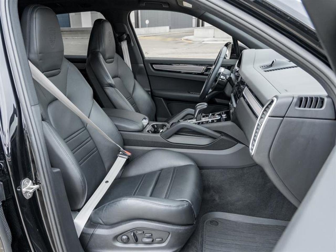 2023 Porsche Cayenne Platinum Edition AWD Assistance Pkg Premium Pkg Pl Photo