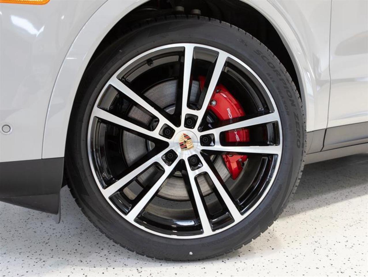 2025 Porsche Cayenne S Coupe AWD Photo