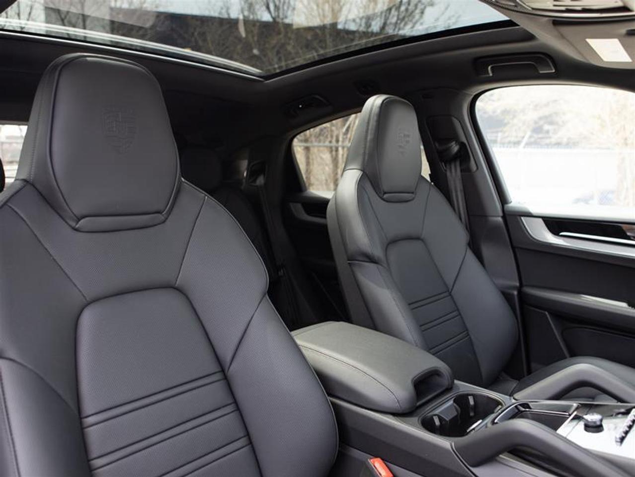 2025 Porsche Cayenne S Coupe AWD Photo