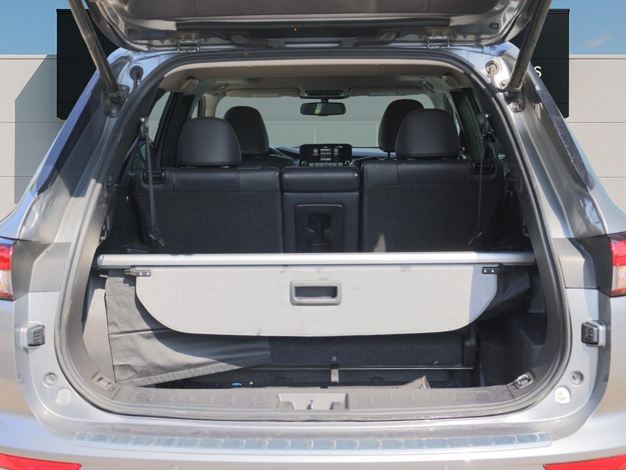 2023 Mitsubishi Outlander PHEV SEL S-AWC   Rain-Sensing Wipers   NAV   360 Cam Photo