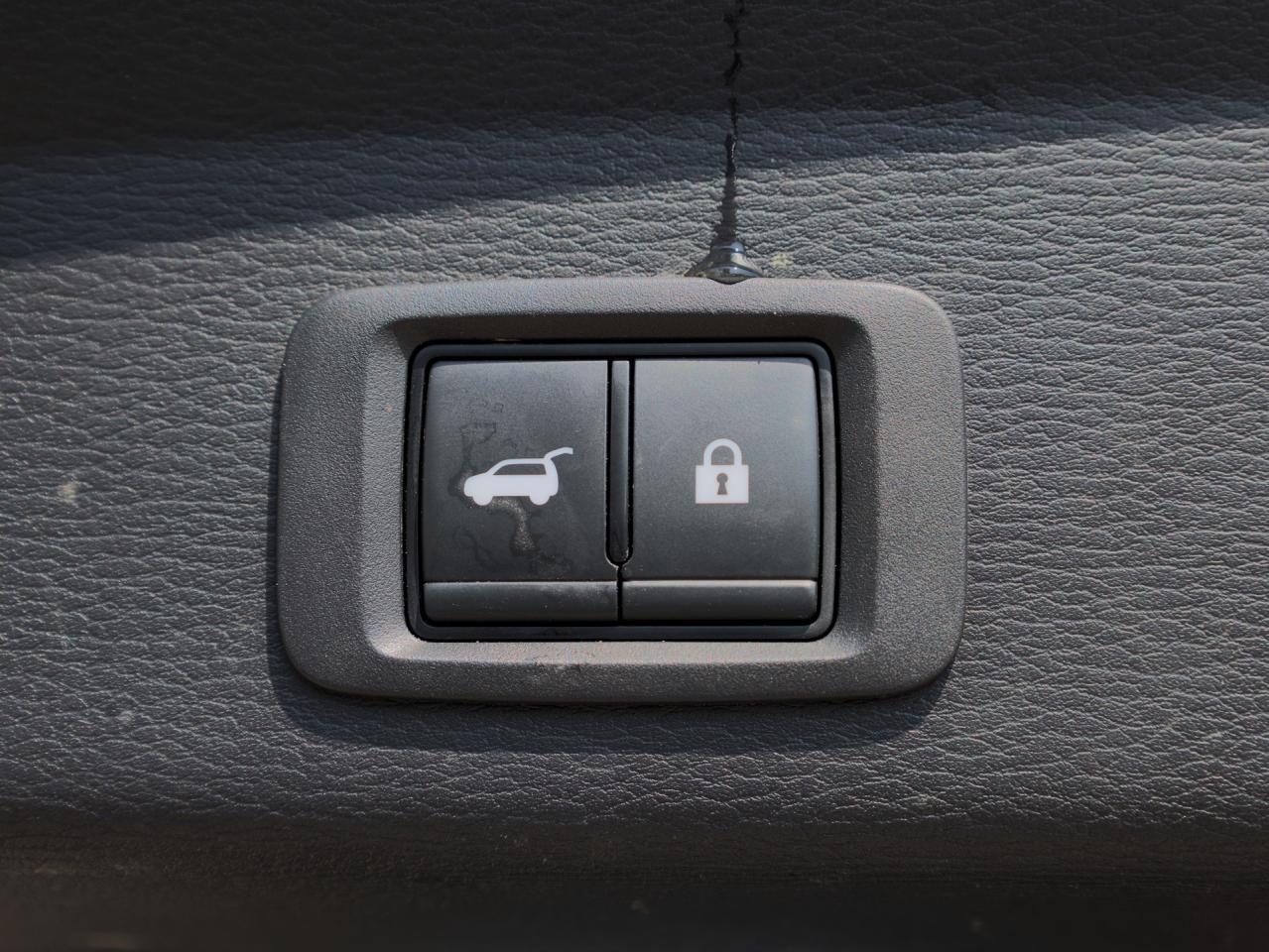 2023 Mitsubishi Outlander PHEV SEL S-AWC   Rain-Sensing Wipers   NAV   360 Cam Photo