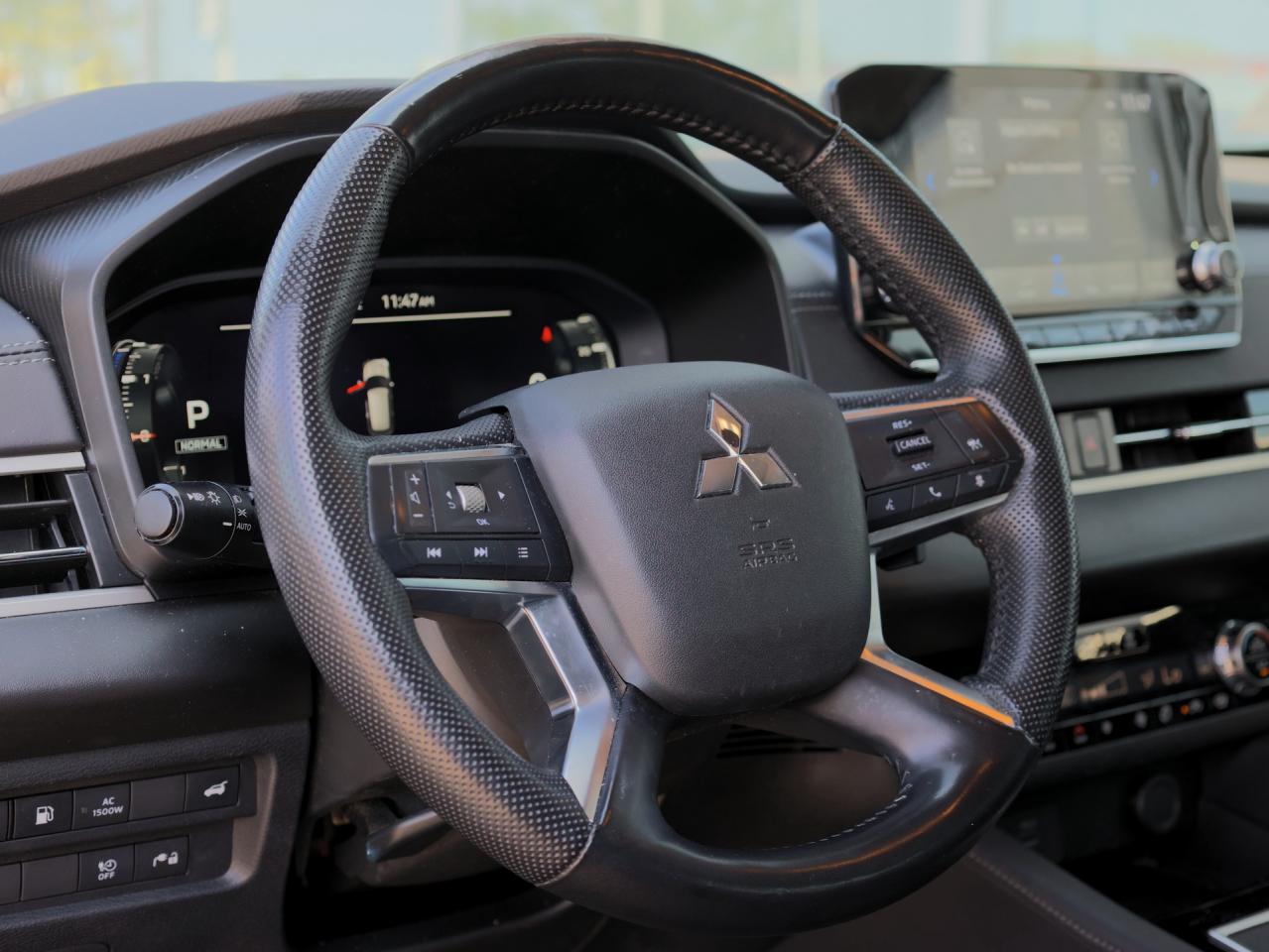 2023 Mitsubishi Outlander PHEV SEL S-AWC   Rain-Sensing Wipers   NAV   360 Cam Photo