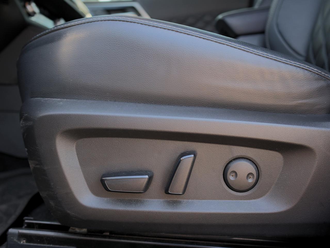 2023 Mitsubishi Outlander PHEV SEL S-AWC   Rain-Sensing Wipers   NAV   360 Cam Photo