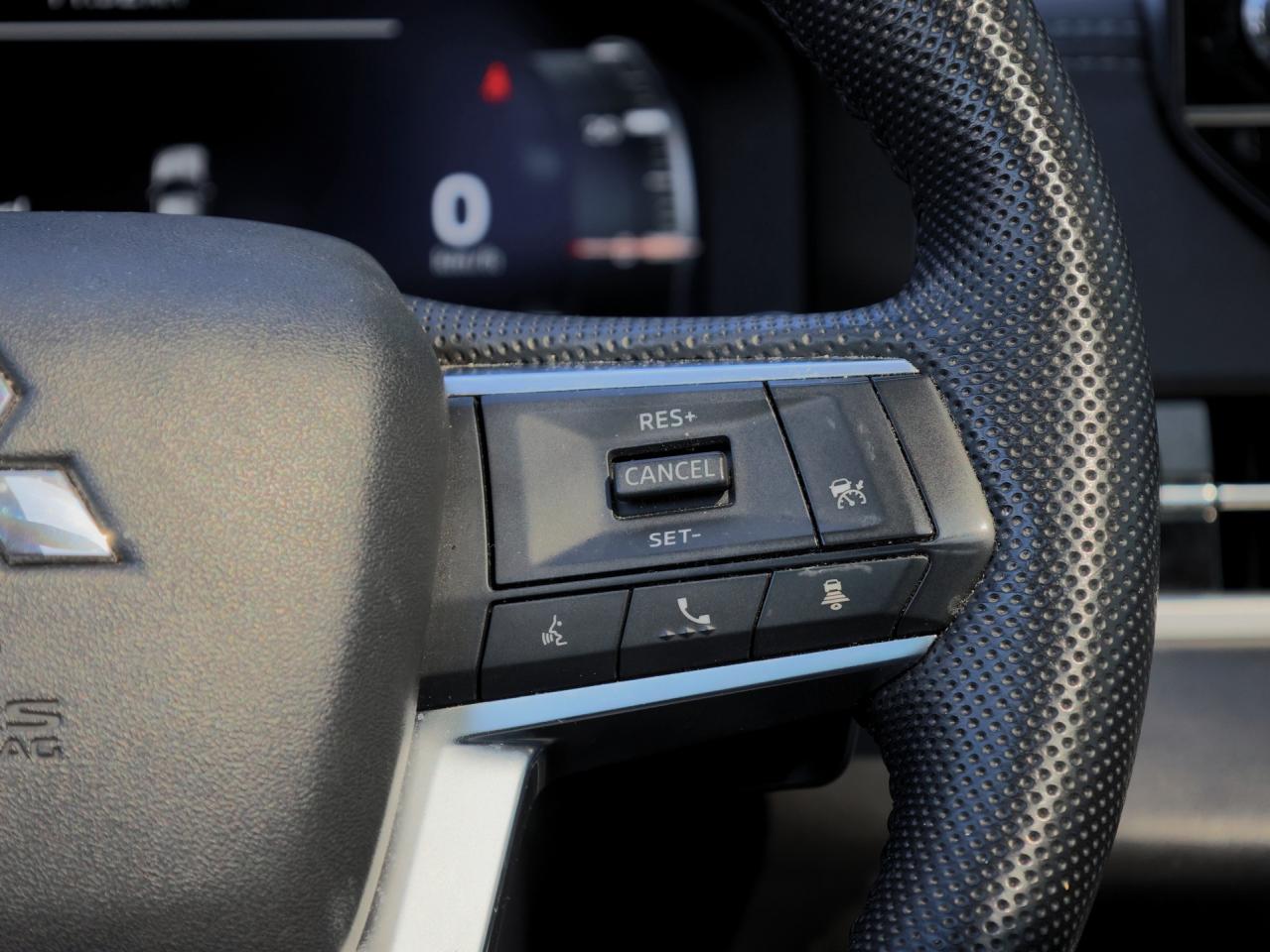 2023 Mitsubishi Outlander PHEV SEL S-AWC   Rain-Sensing Wipers   NAV   360 Cam Photo