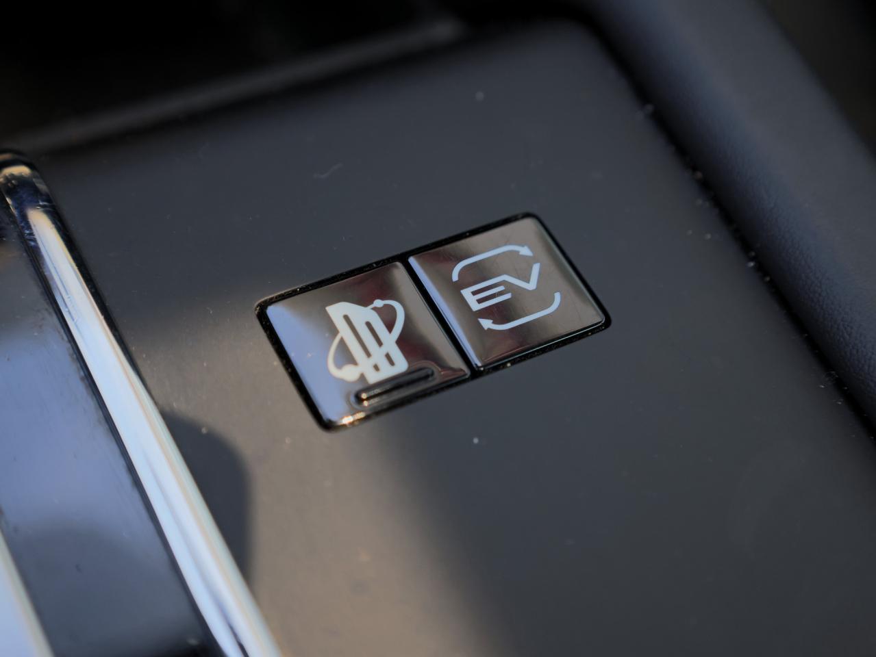 2023 Mitsubishi Outlander PHEV SEL S-AWC   Rain-Sensing Wipers   NAV   360 Cam Photo