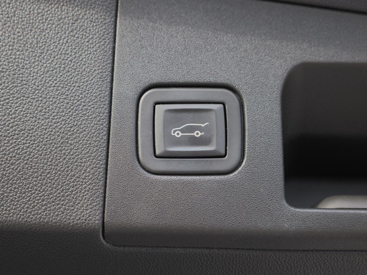 2017 Cadillac XT5 Luxury AWD   Navi   Leather   Panoramic Sunroof Photo