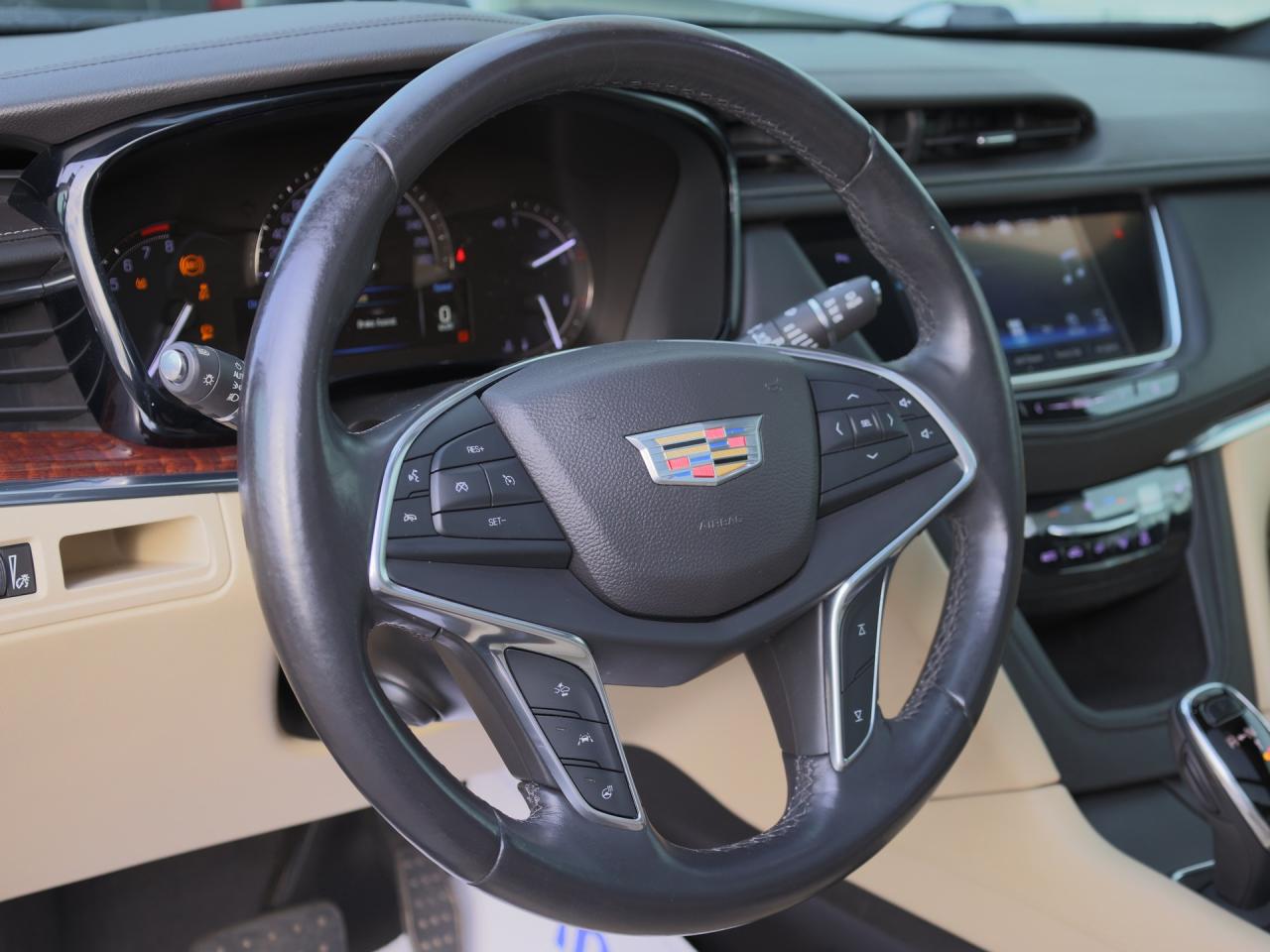 2017 Cadillac XT5 Luxury AWD   Navi   Leather   Panoramic Sunroof Photo