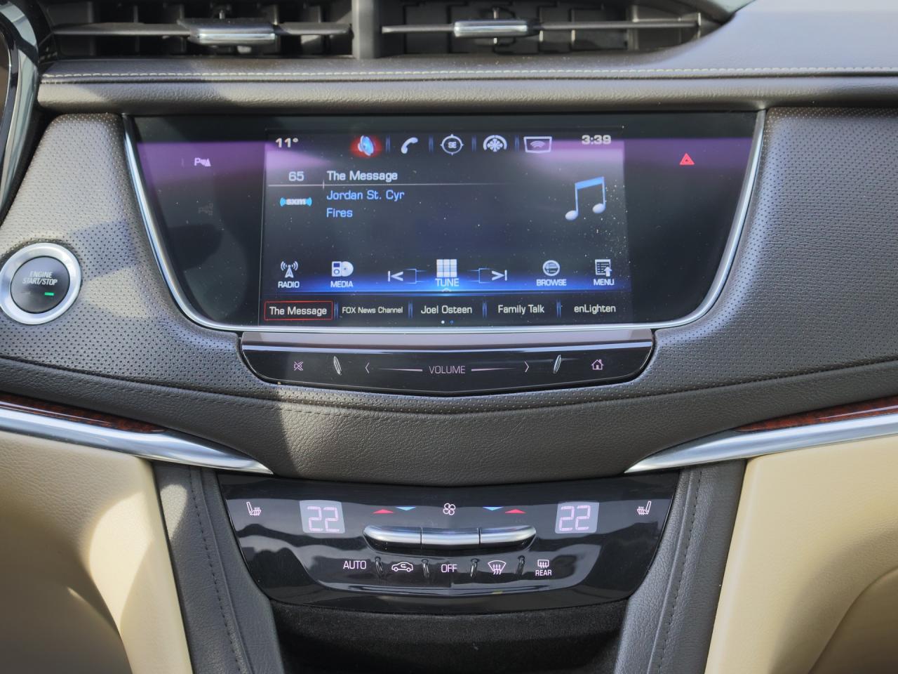 2017 Cadillac XT5 Luxury AWD   Navi   Leather   Panoramic Sunroof Photo