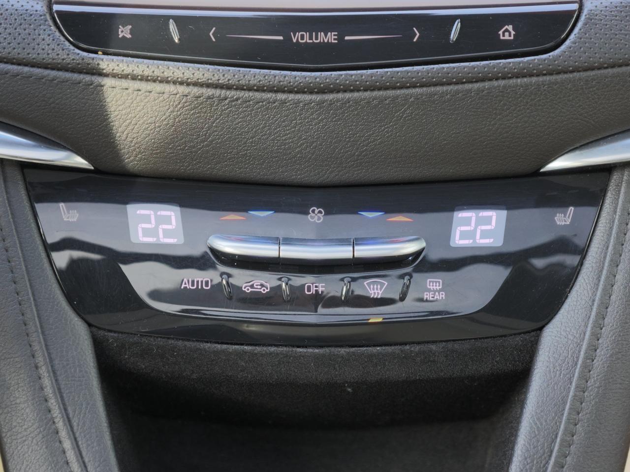 2017 Cadillac XT5 Luxury AWD   Navi   Leather   Panoramic Sunroof Photo