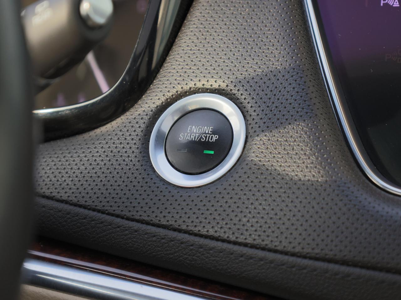 2017 Cadillac XT5 Luxury AWD   Navi   Leather   Panoramic Sunroof Photo