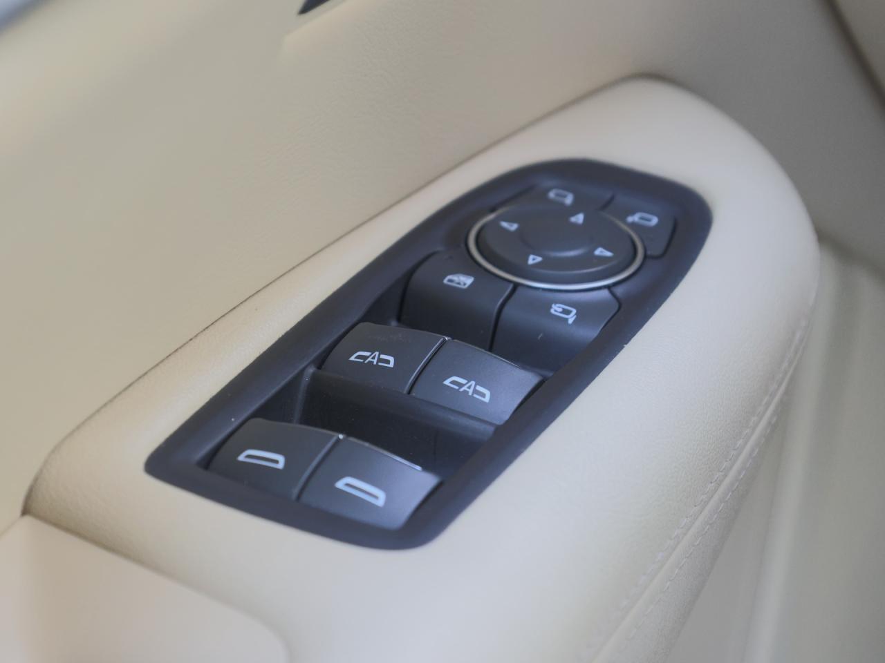 2017 Cadillac XT5 Luxury AWD   Navi   Leather   Panoramic Sunroof Photo