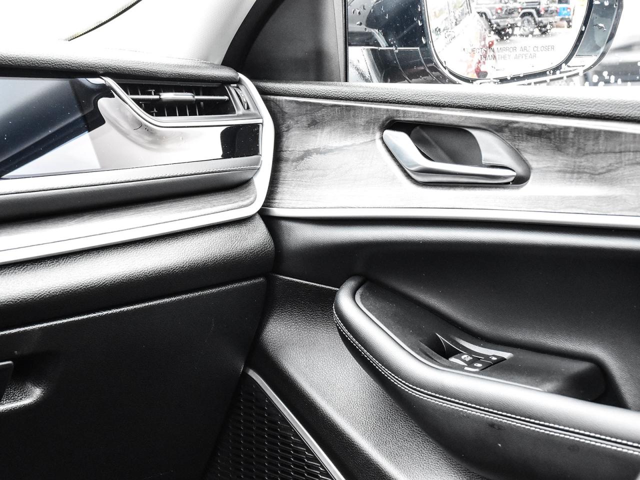 2023 Jeep Grand Cherokee 4xe Photo