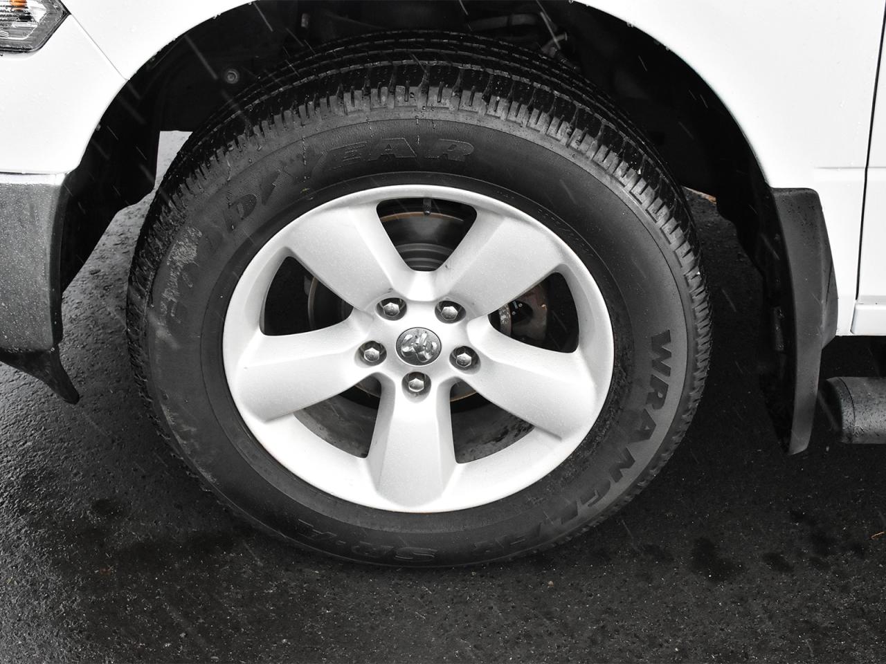 2023 RAM 1500 Classic TRADESMAN Photo2