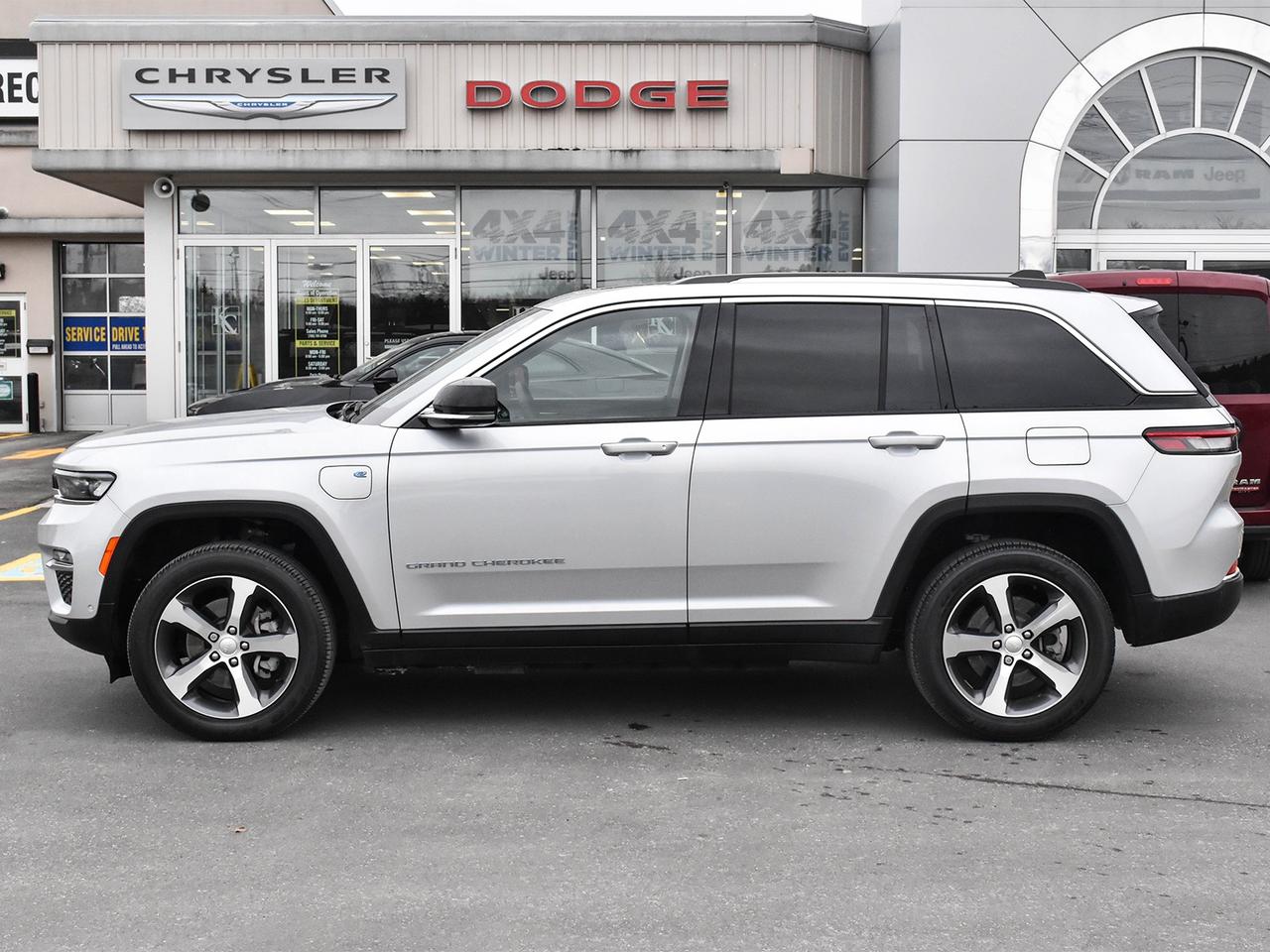 2023 Jeep Grand Cherokee 4xe Photo4