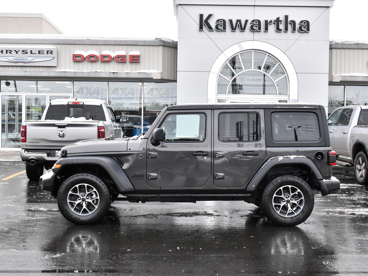 2024 Jeep Wrangler SPORT Photo4