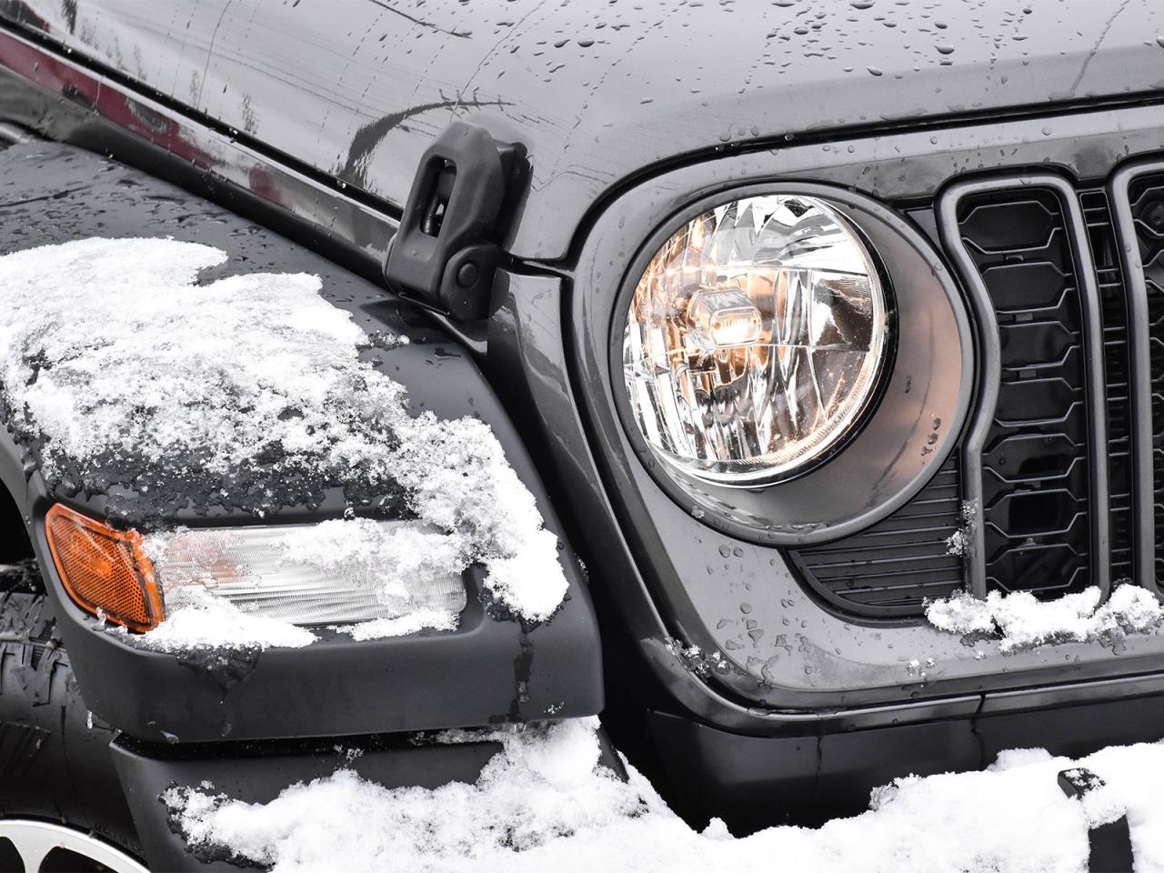 2024 Jeep Wrangler SPORT Photo