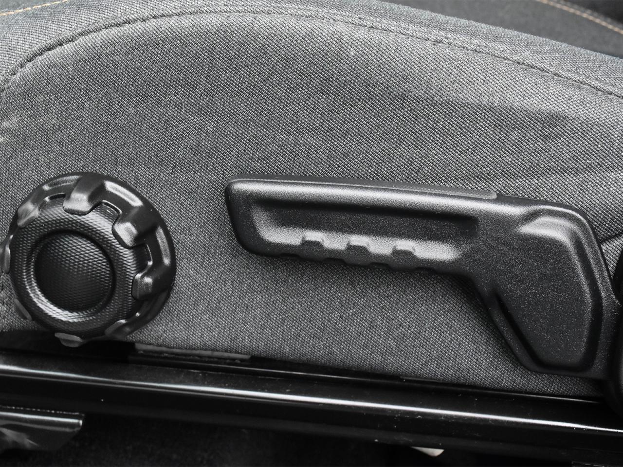 2024 Jeep Wrangler SPORT Photo