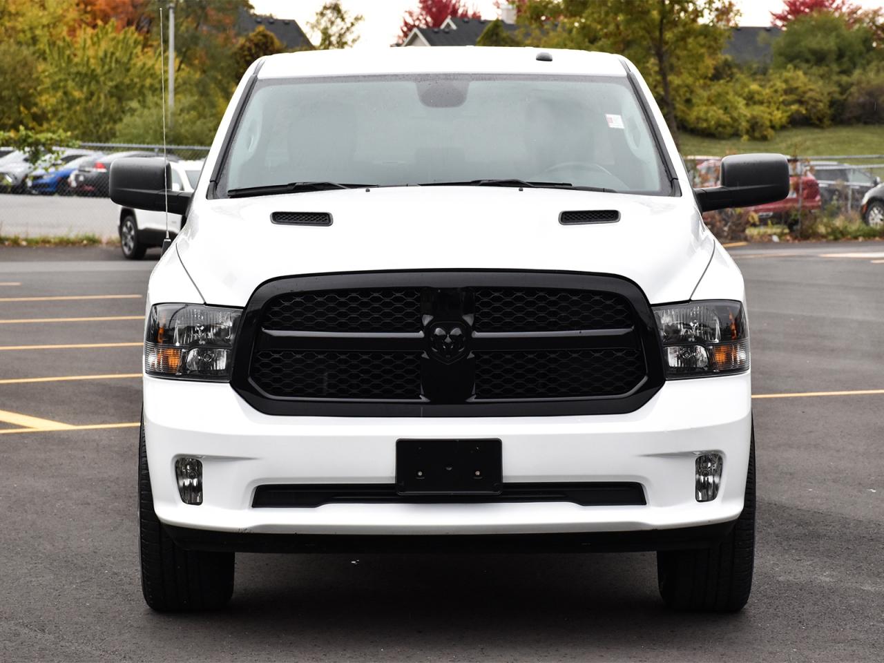 2022 RAM 1500 Classic EXPRESS Photo2