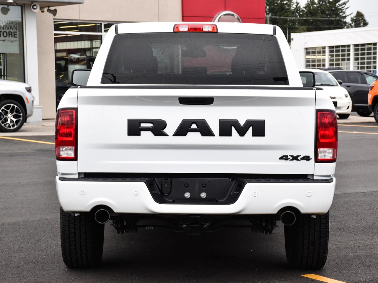 2022 RAM 1500 Classic EXPRESS Photo3