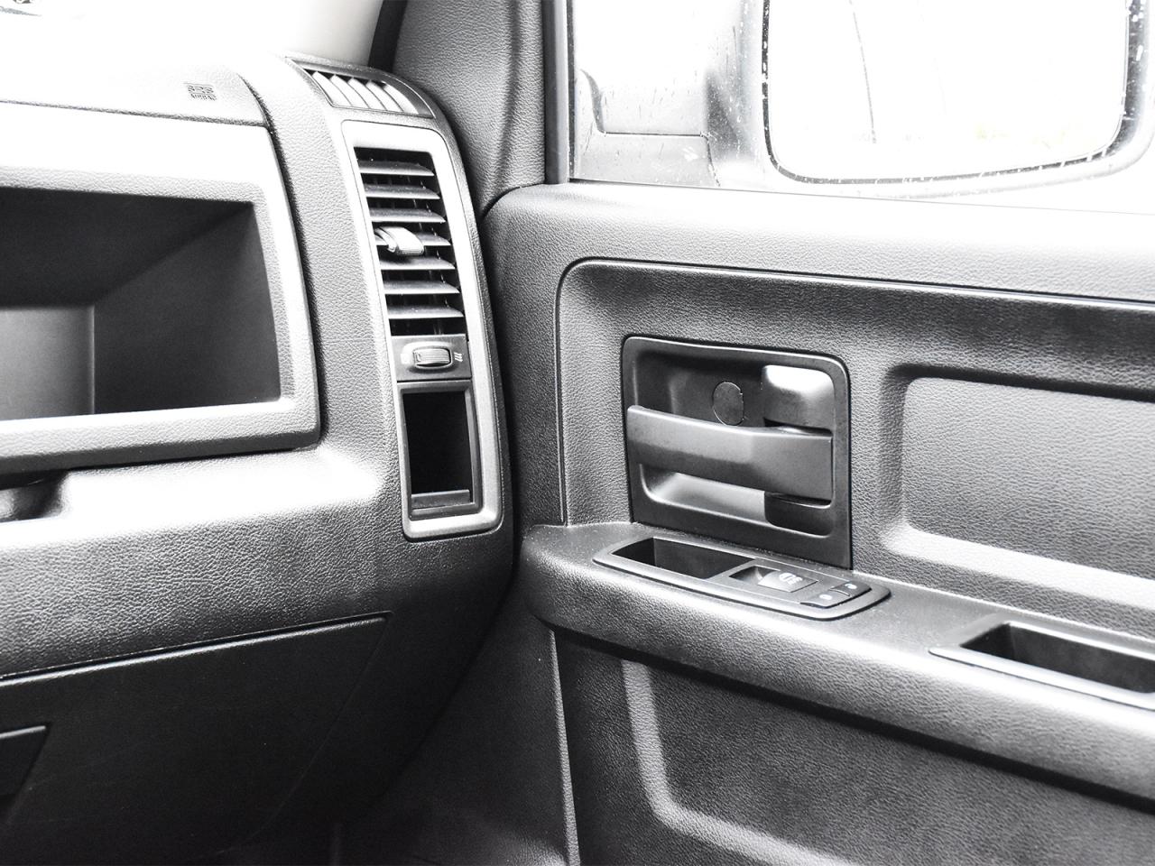 2022 RAM 1500 Classic EXPRESS Photo