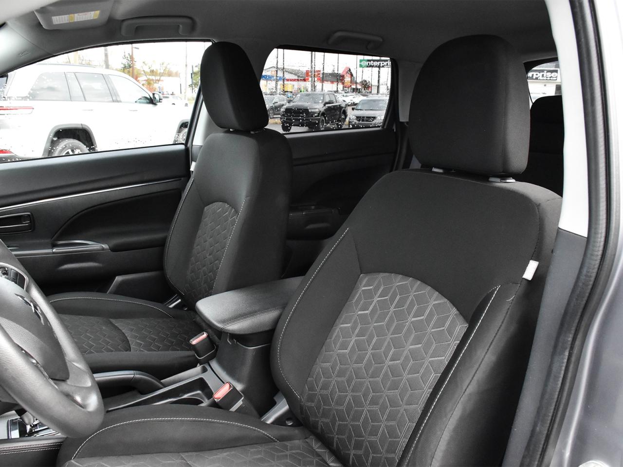 2022 Mitsubishi RVR ES Photo