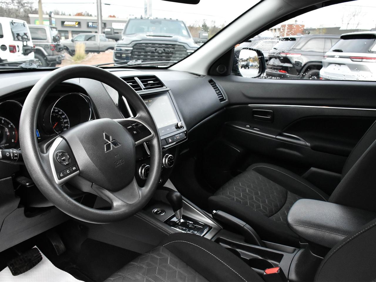 2022 Mitsubishi RVR ES Photo