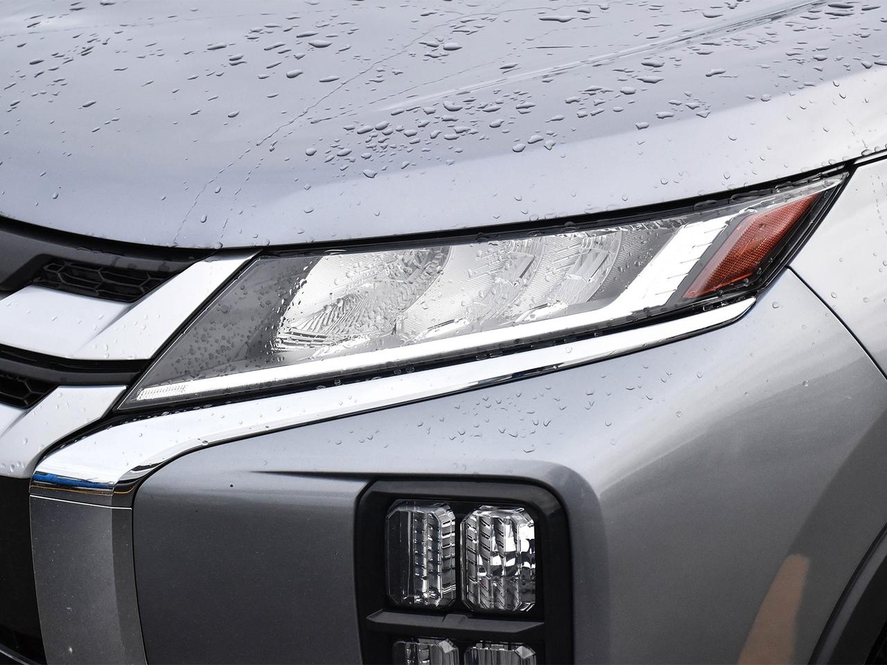 2022 Mitsubishi RVR ES Photo