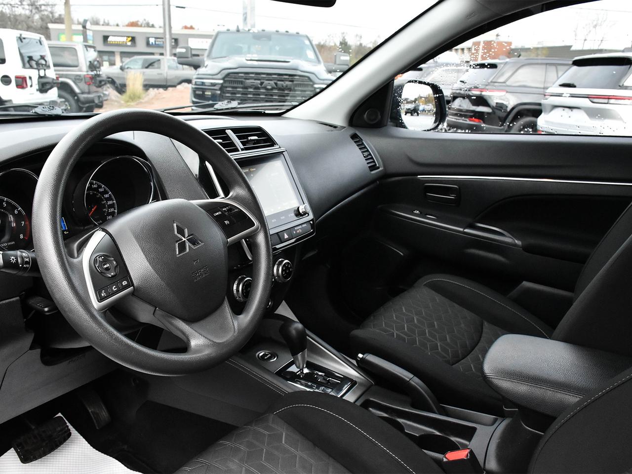 2022 Mitsubishi RVR ES Photo