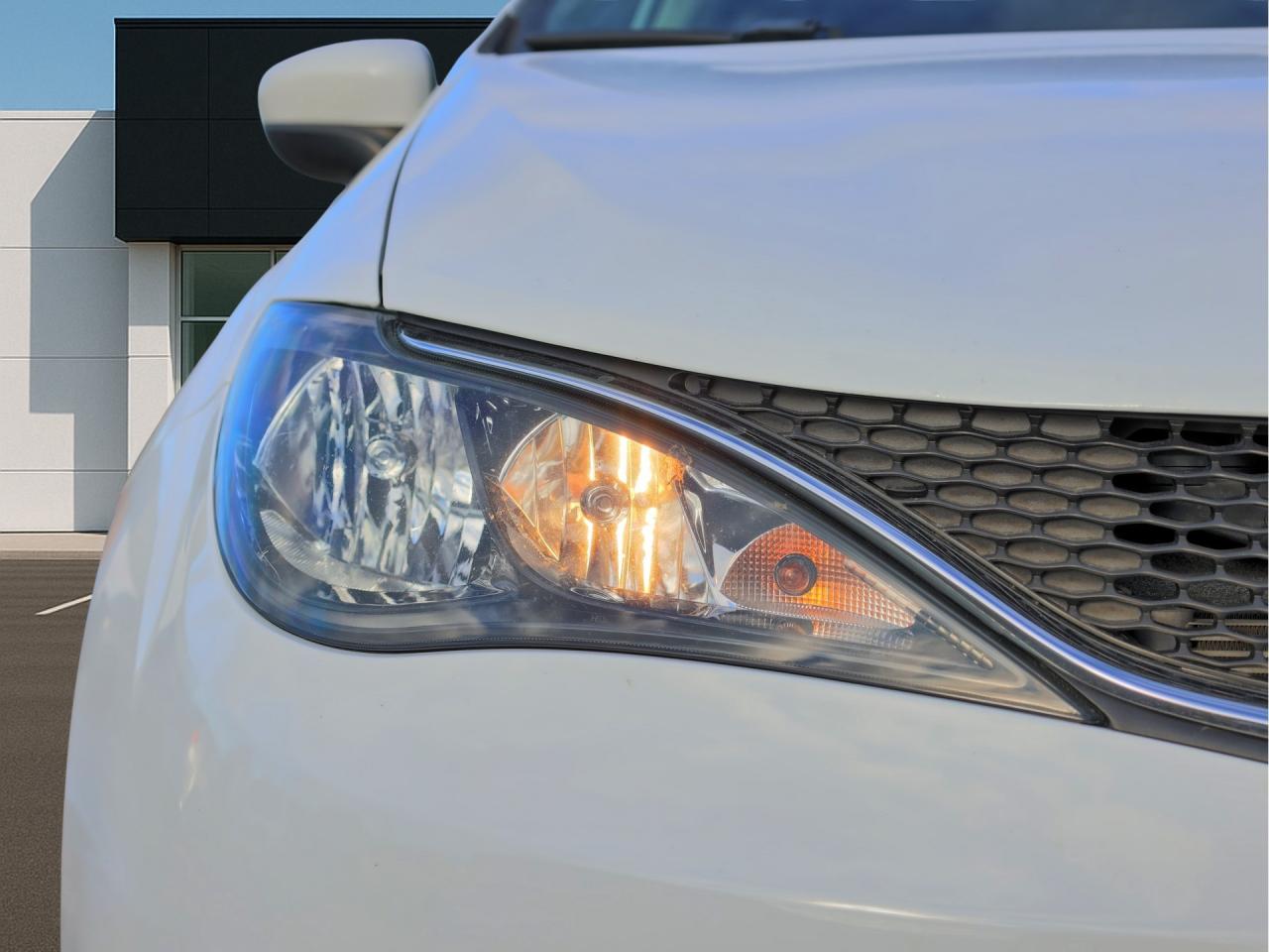 2019 Chrysler Pacifica Touring   Stow ’n Go   Tri-Zone Climate   CarPlay Photo