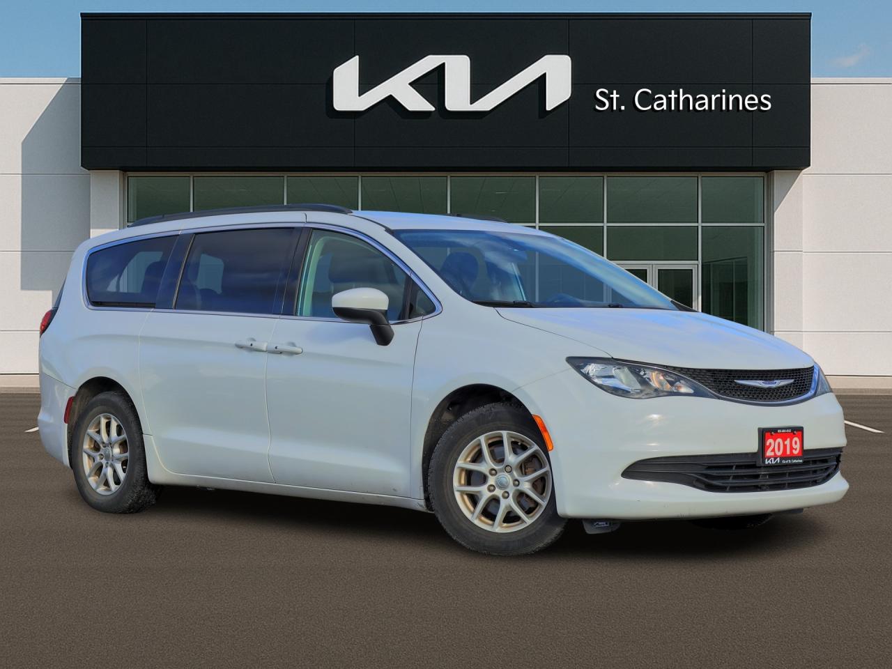 2019 Chrysler Pacifica Touring   Stow ’n Go   Tri-Zone Climate   CarPlay Photo