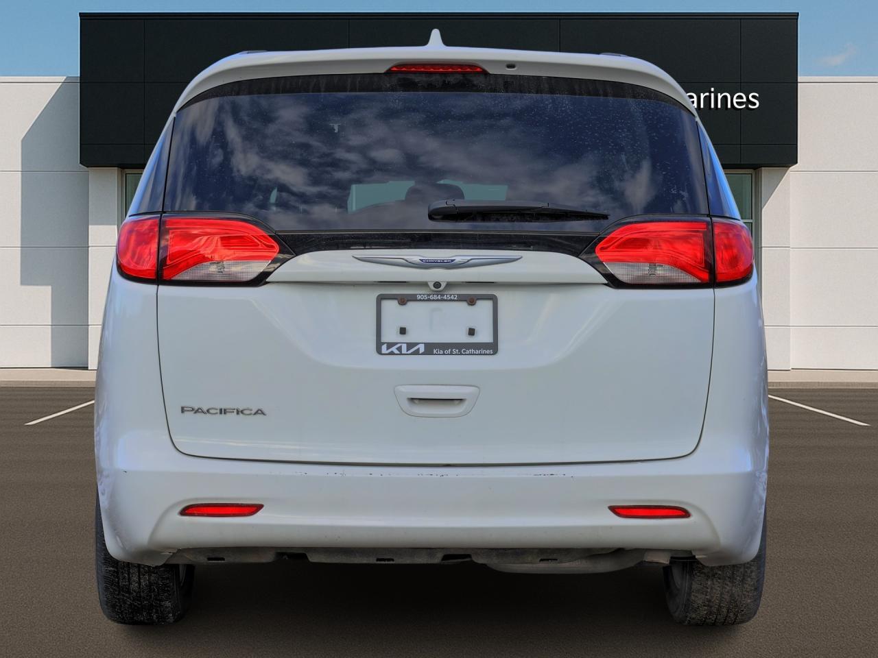 2019 Chrysler Pacifica Touring   Stow ’n Go   Tri-Zone Climate   CarPlay Photo