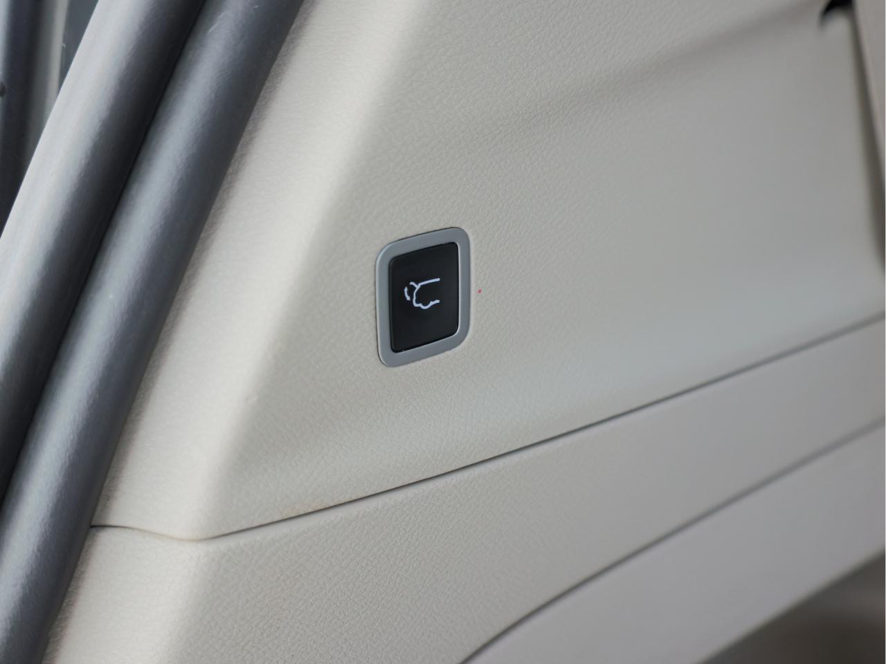 2019 Chrysler Pacifica Touring   Stow ’n Go   Tri-Zone Climate   CarPlay Photo