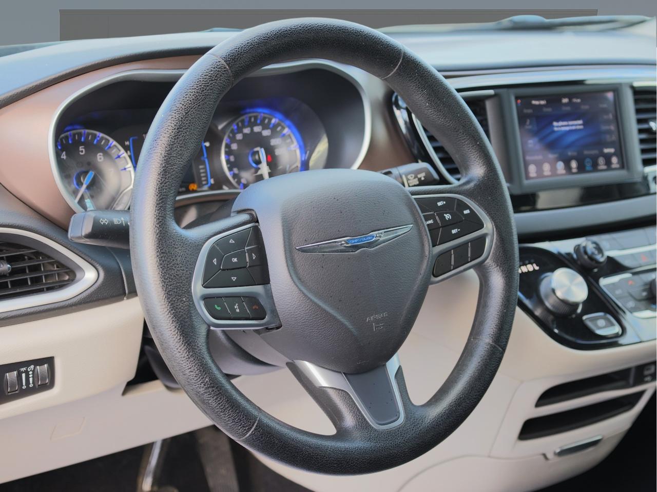 2019 Chrysler Pacifica Touring   Stow ’n Go   Tri-Zone Climate   CarPlay Photo