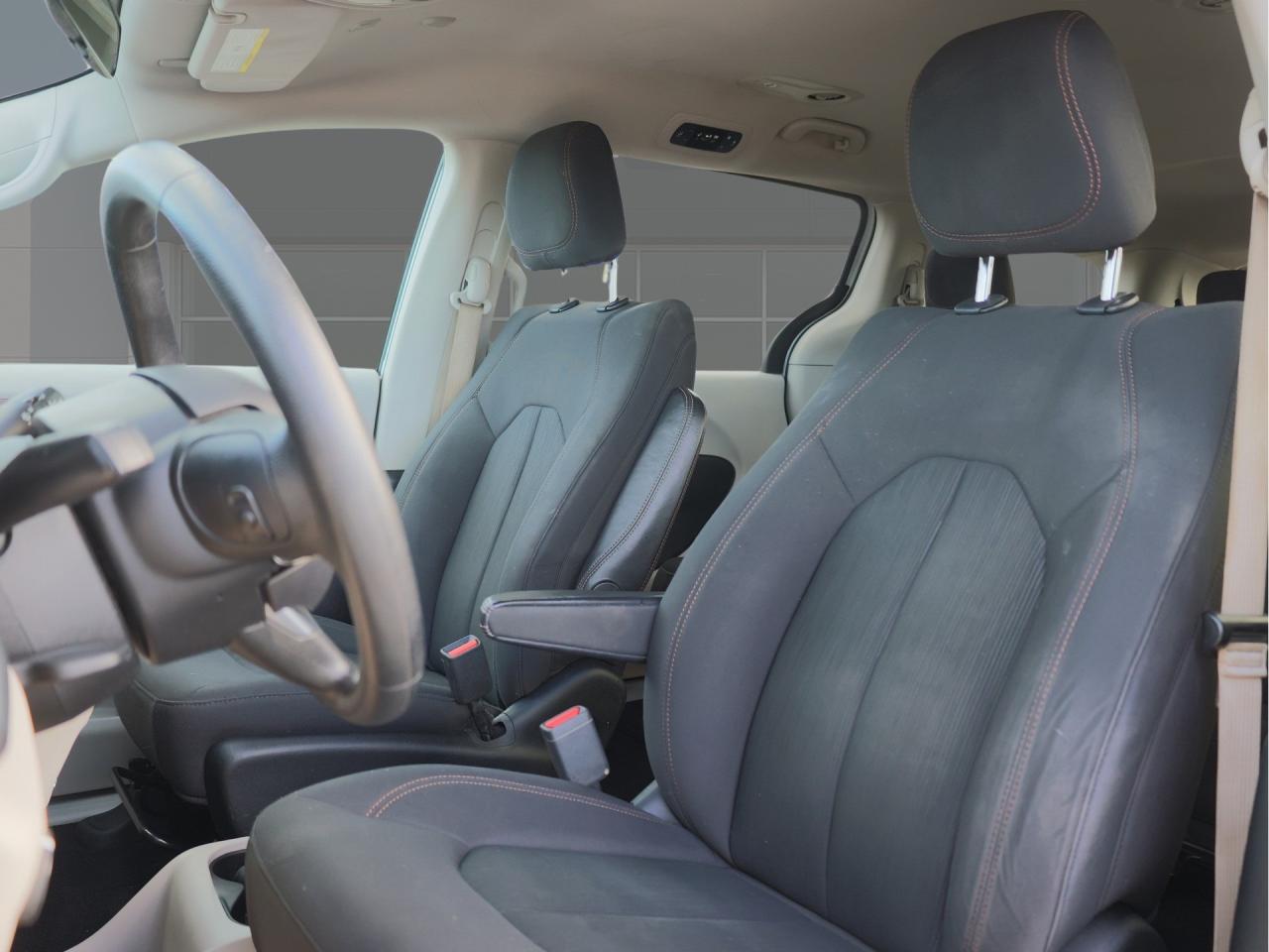 2019 Chrysler Pacifica Touring   Stow ’n Go   Tri-Zone Climate   CarPlay Photo