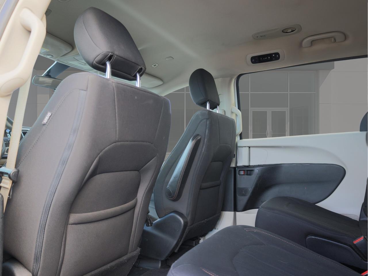 2019 Chrysler Pacifica Touring   Stow ’n Go   Tri-Zone Climate   CarPlay Photo