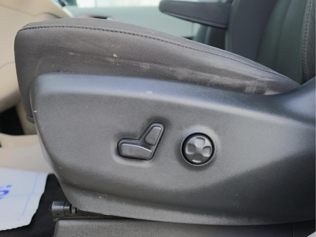 2019 Chrysler Pacifica Touring   Stow ’n Go   Tri-Zone Climate   CarPlay Photo